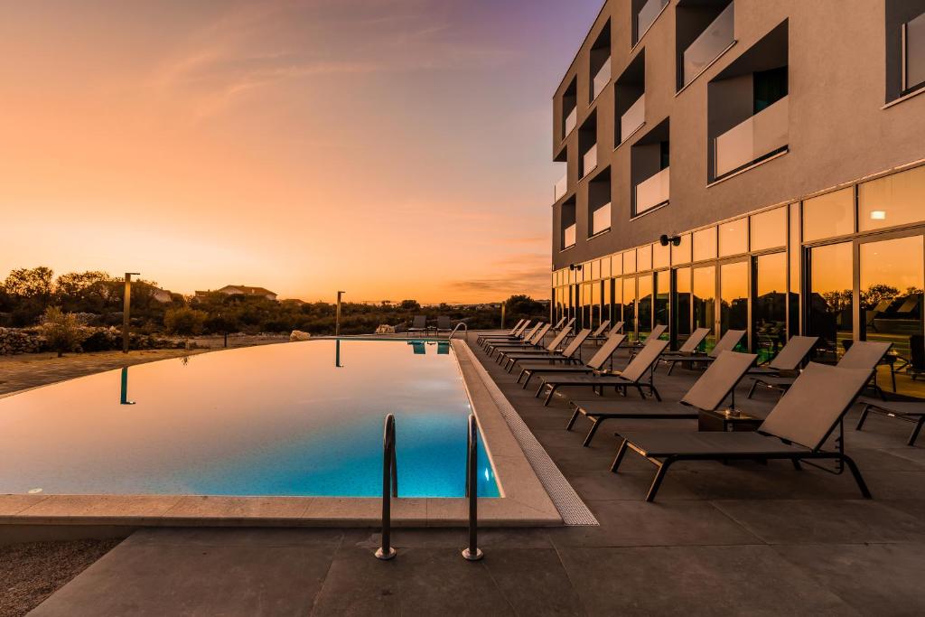 HOTEL OLEA WITH POOL & BREAKFAST